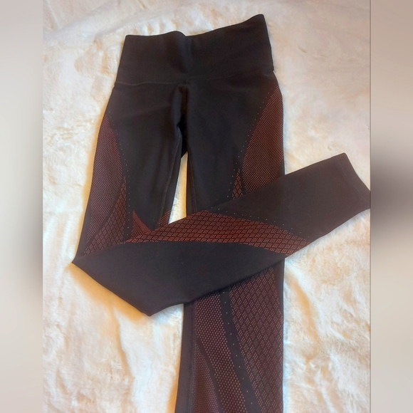 Lululemon ~ Mapped Out High-Rise Tight 28". Size 6. - Picture 8 of 13